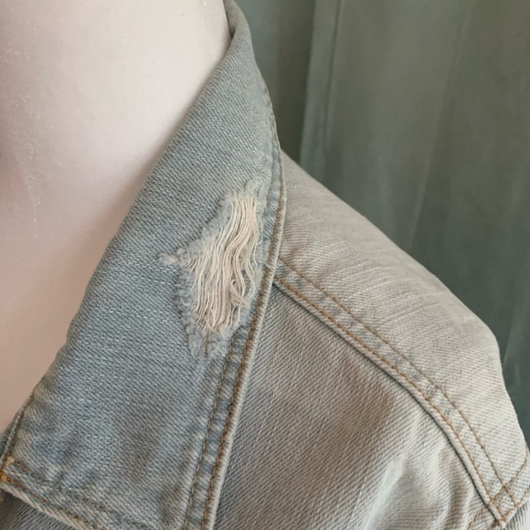 Hollister distressed jean jacket. - Picture 4 of 6